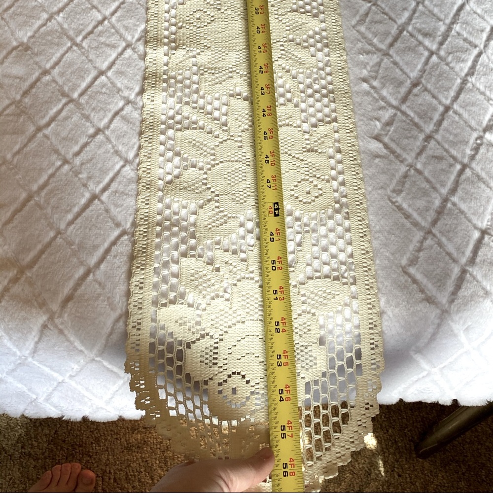 Handmade doily table runner - Picture 5 of 7